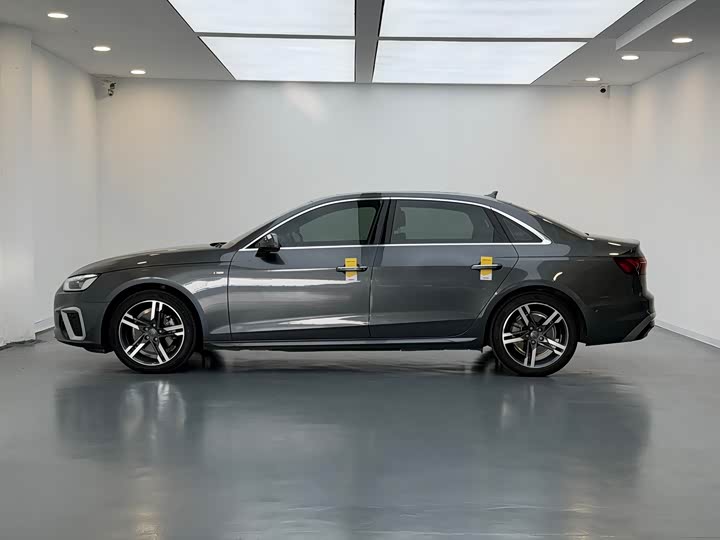 Фото 8 - Audi A4L