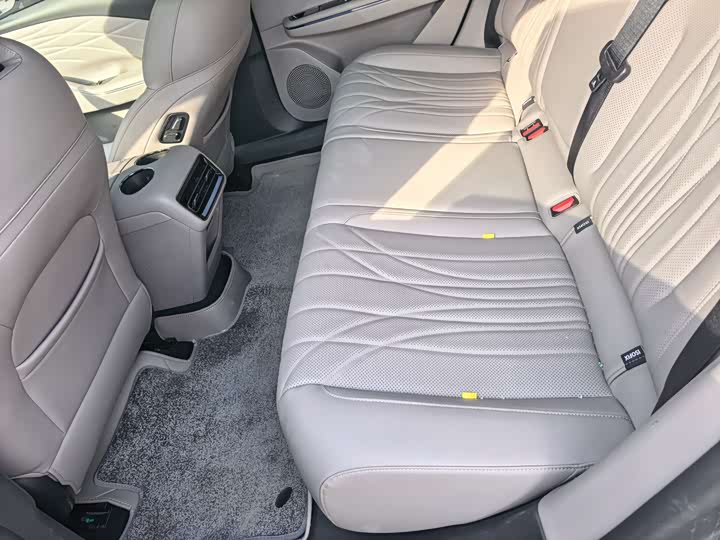 Zdjęcie 8 - Geely Galaxy Starshine 8 EM-i