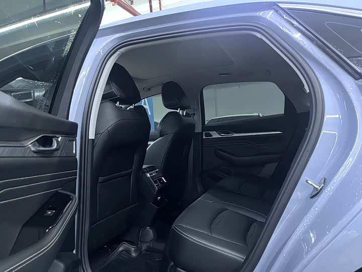 Zdjęcie 4 - Geely Preface