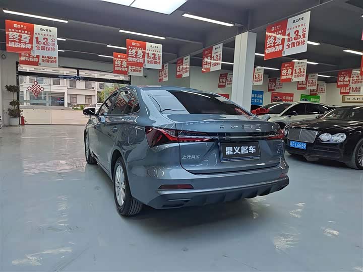 Фото 6 - Roewe i5