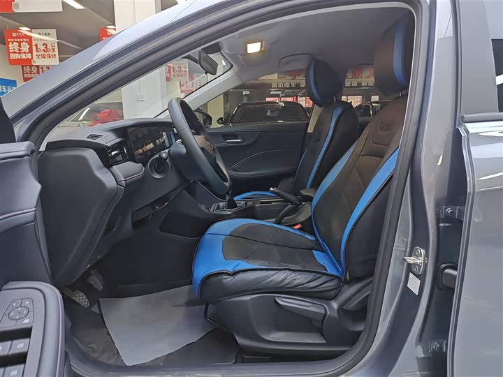 Фото 7 - Roewe i5