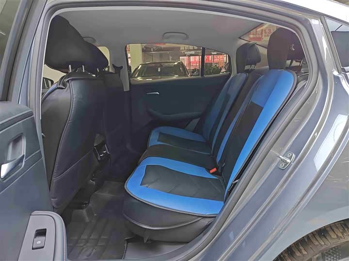 Фото 8 - Roewe i5