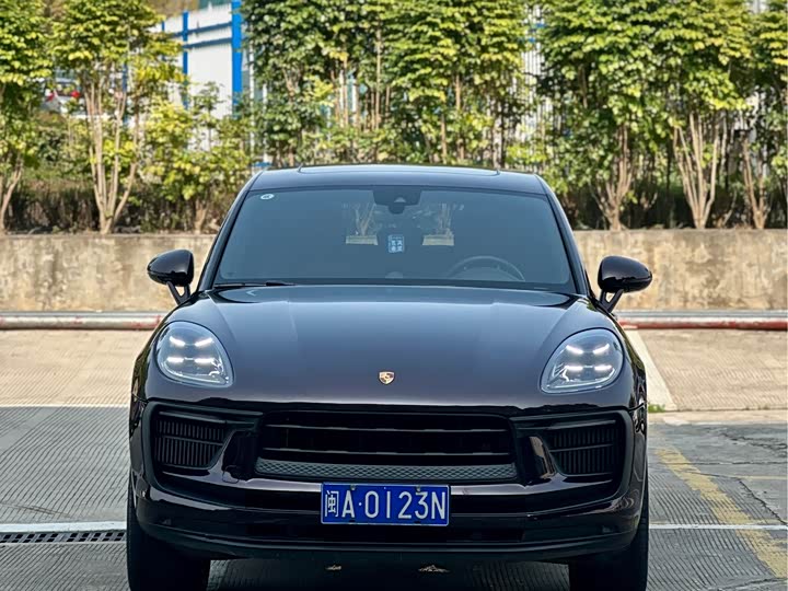Photo 2 - Porsche Macan