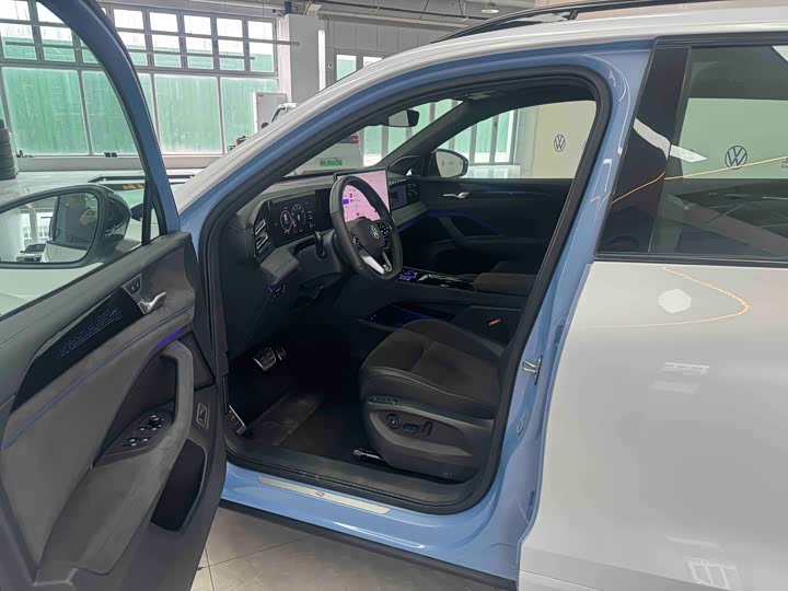 Фото 3 - Volkswagen Tiguan L Pro