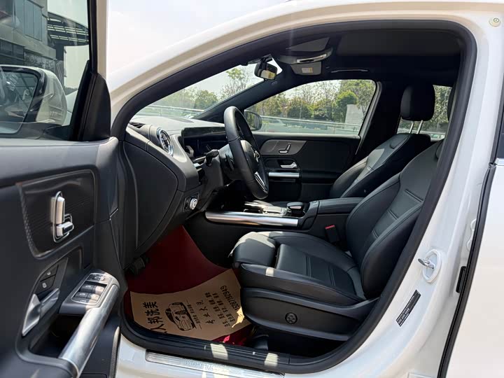 Фото 4 - Mercedes-Benz GLA-Class