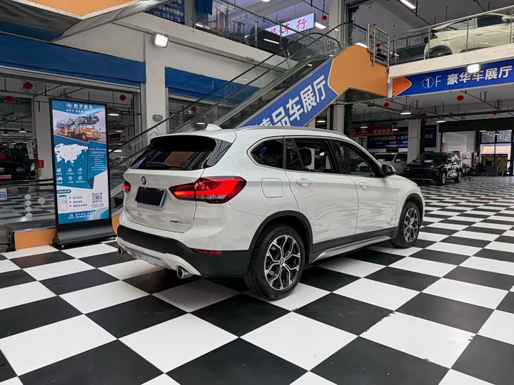 Фото 6 - BMW X1