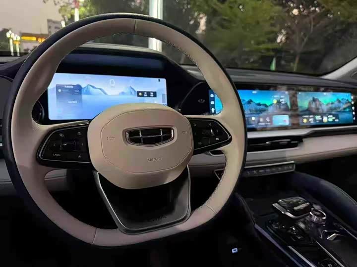 Фото 7 - Geely Monjaro
