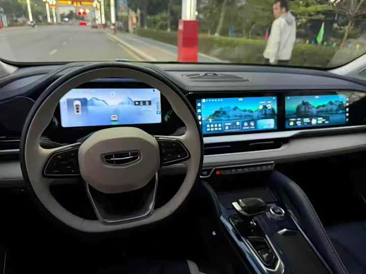 Фото 8 - Geely Monjaro