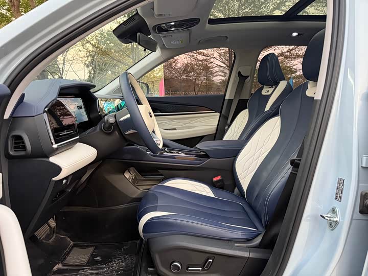 Фото 9 - Geely Monjaro