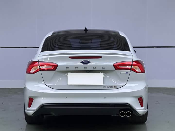 Ford Focus 2022 2022款 三厢 EcoBoost 180 自动ST Line