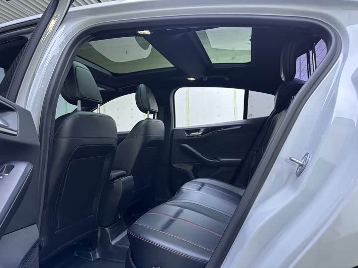 Ford Focus 2022 2022款 三厢 EcoBoost 180 自动ST Line