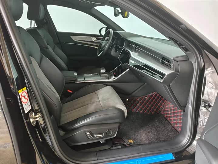 Фото 9 - Audi A6L