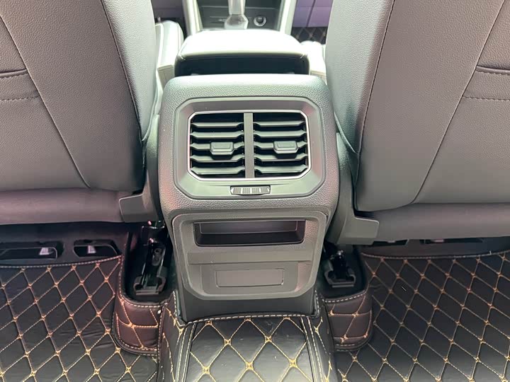 Volkswagen Tiguan L Pro 2025 2025款 出众款 300TSI 自动两驱龙腾版