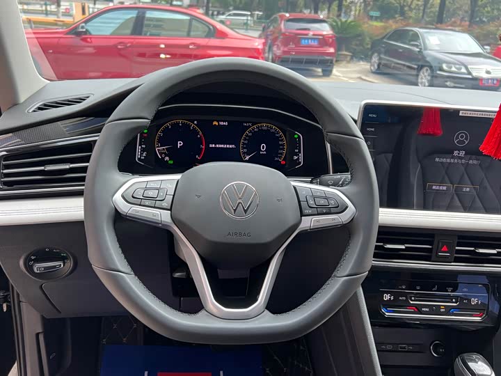 Volkswagen Tiguan L Pro 2025 2025款 出众款 300TSI 自动两驱龙腾版
