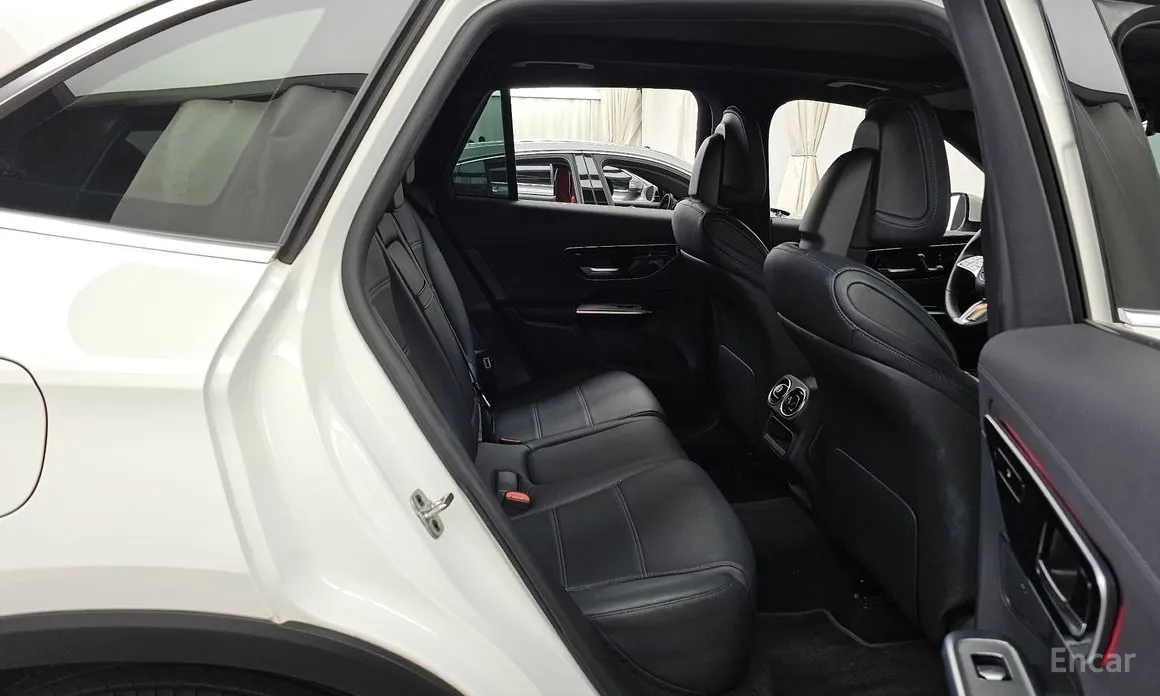 Mercedes-Benz GLC-Class 2023 GLC220 d 4MATIC