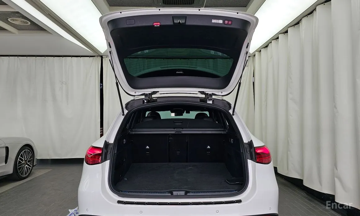 Mercedes-Benz GLC-Class 2023 GLC220 d 4MATIC