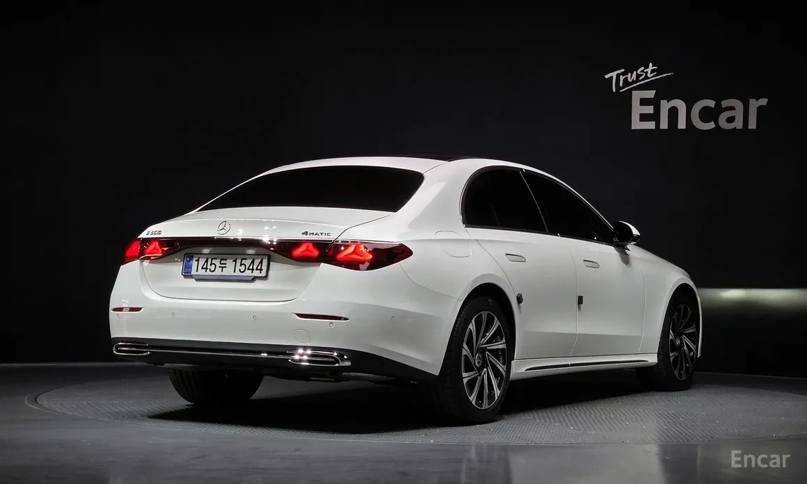 Фото 2 - Mercedes-Benz E-Class