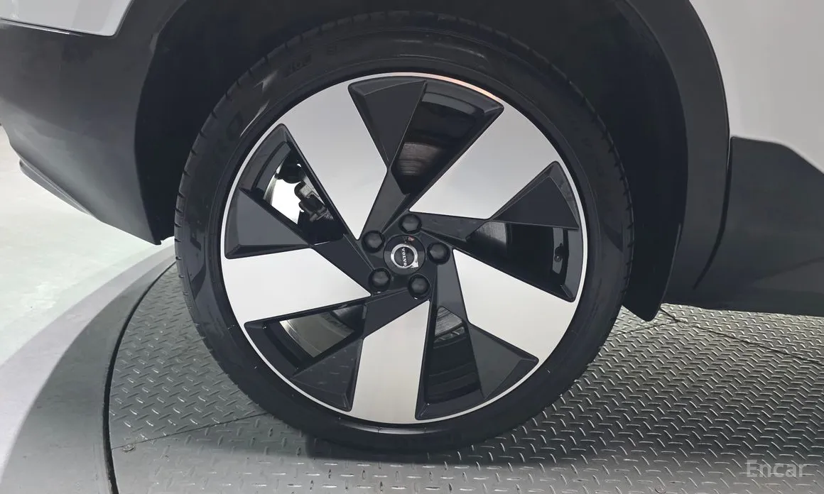 2022 Volvo C40