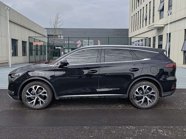 Фото 3 - BYD Tang Hybrid/EV