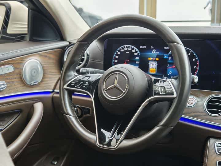 Zdjęcie 9 - Mercedes-Benz E-Class