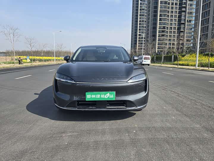 Photo 2 - Luxeed R7