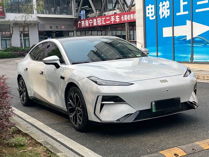 Geely Galaxy E8 2025 2025款 700km 远航智驾版