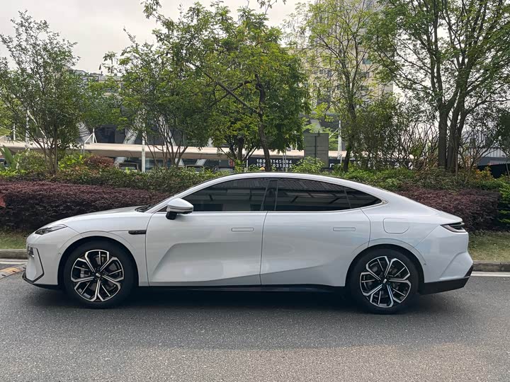 Geely Galaxy E8 2025 2025款 700km 远航智驾版