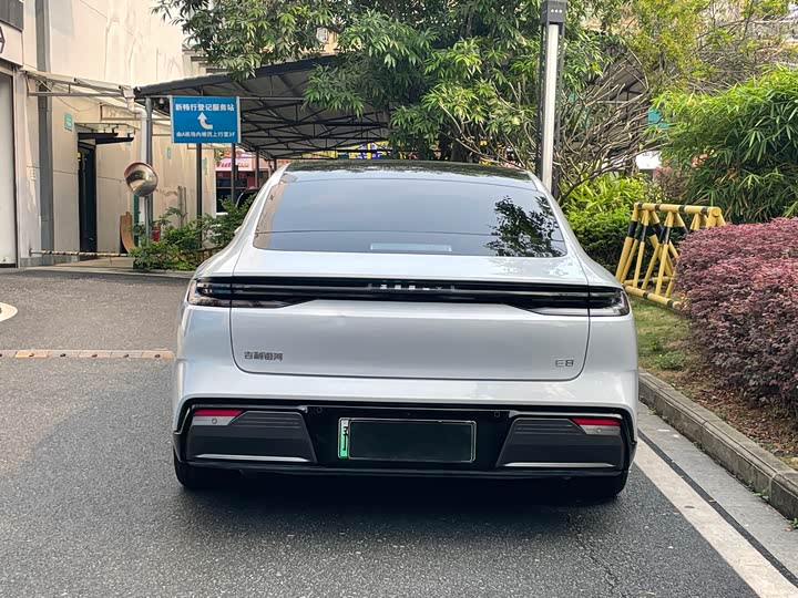 Geely Galaxy E8 2025 2025款 700km 远航智驾版
