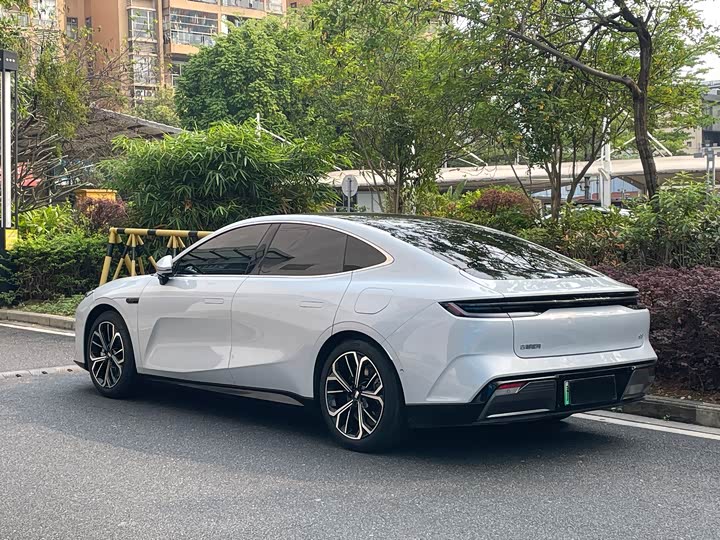 Geely Galaxy E8 2025 2025款 700km 远航智驾版