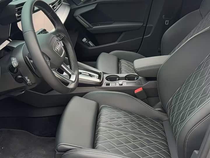 Audi A3 2026 2026款 A3L Limousine 35TFSI 飞驰尊享型