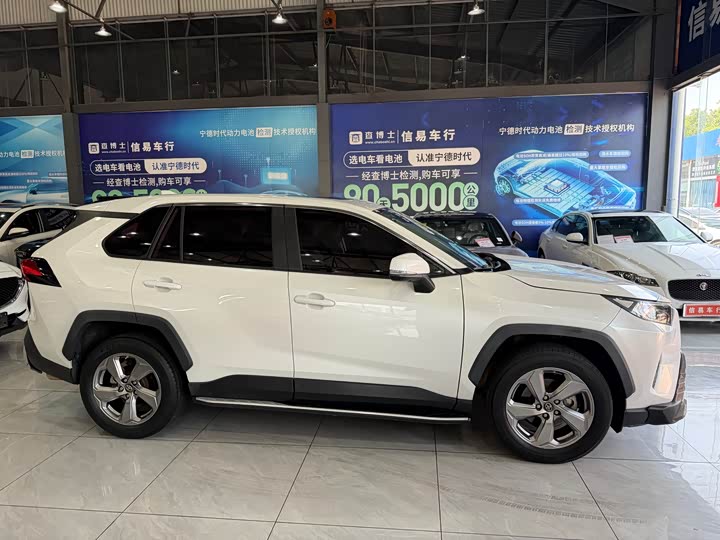 Photo 4 - Toyota RAV4