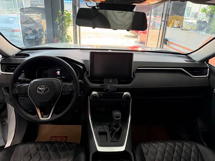 Photo 9 - Toyota RAV4