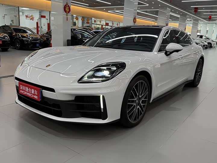Фото 1 - Porsche Panamera