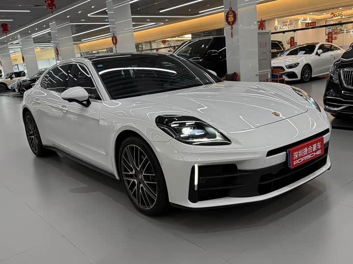 Фото 3 - Porsche Panamera