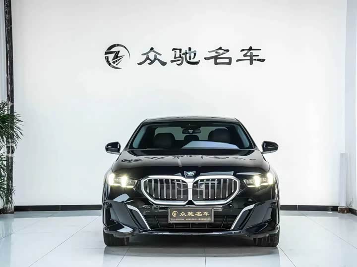 Фото 2 - BMW 5 Series