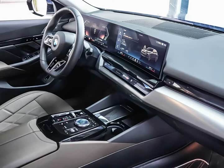 Фото 5 - BMW 5 Series