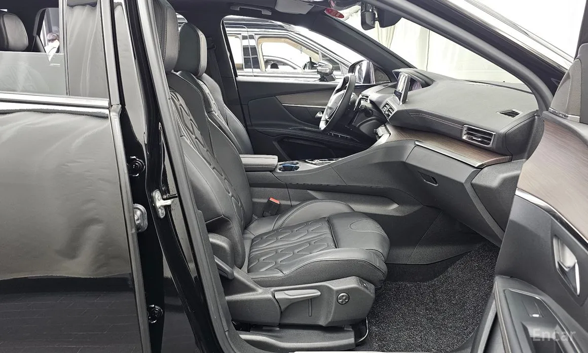 Фото 11 - Peugeot 5008