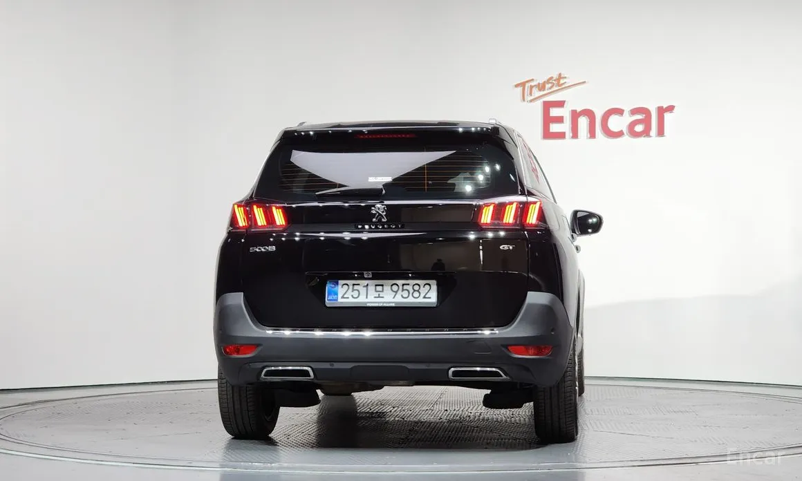 Фото 4 - Peugeot 5008