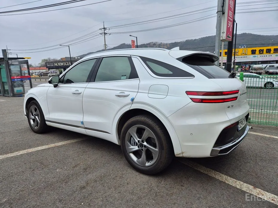 Фото 3 - Genesis GV70