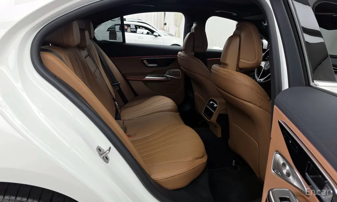 Mercedes-Benz E-Class 2024 E300 4MATIC Exclusive