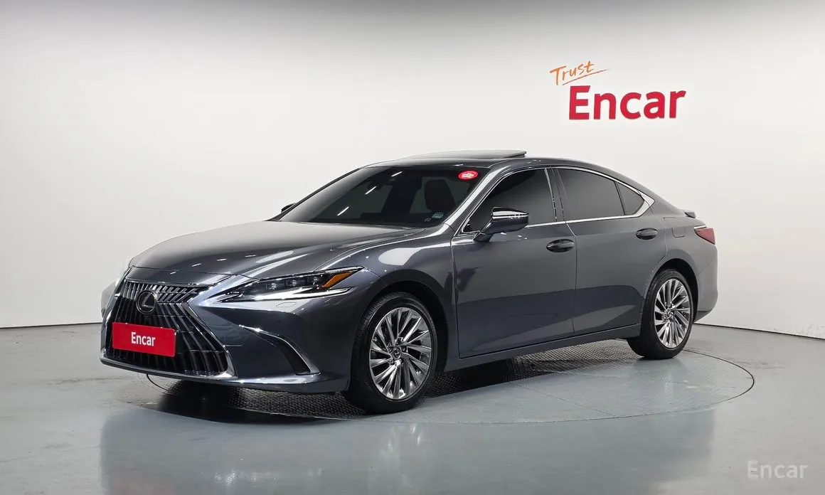 Photo 1 - Lexus ES