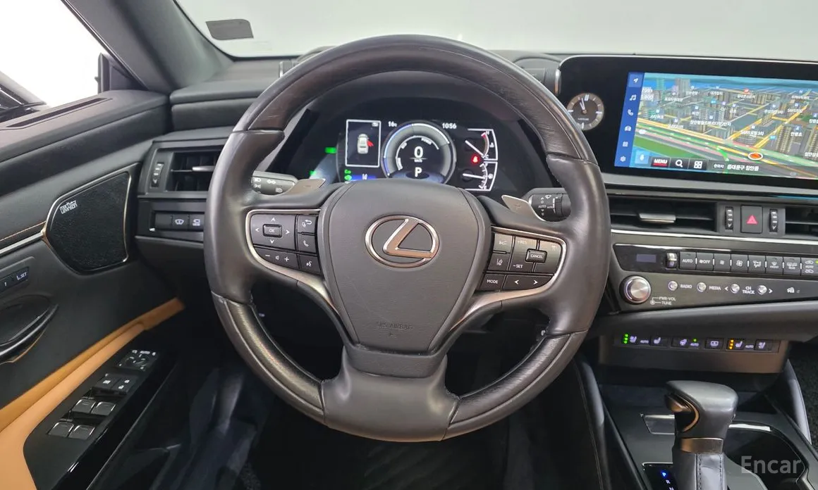 Photo 12 - Lexus ES