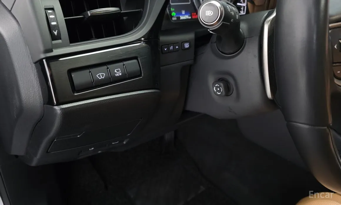 Photo 14 - Lexus ES