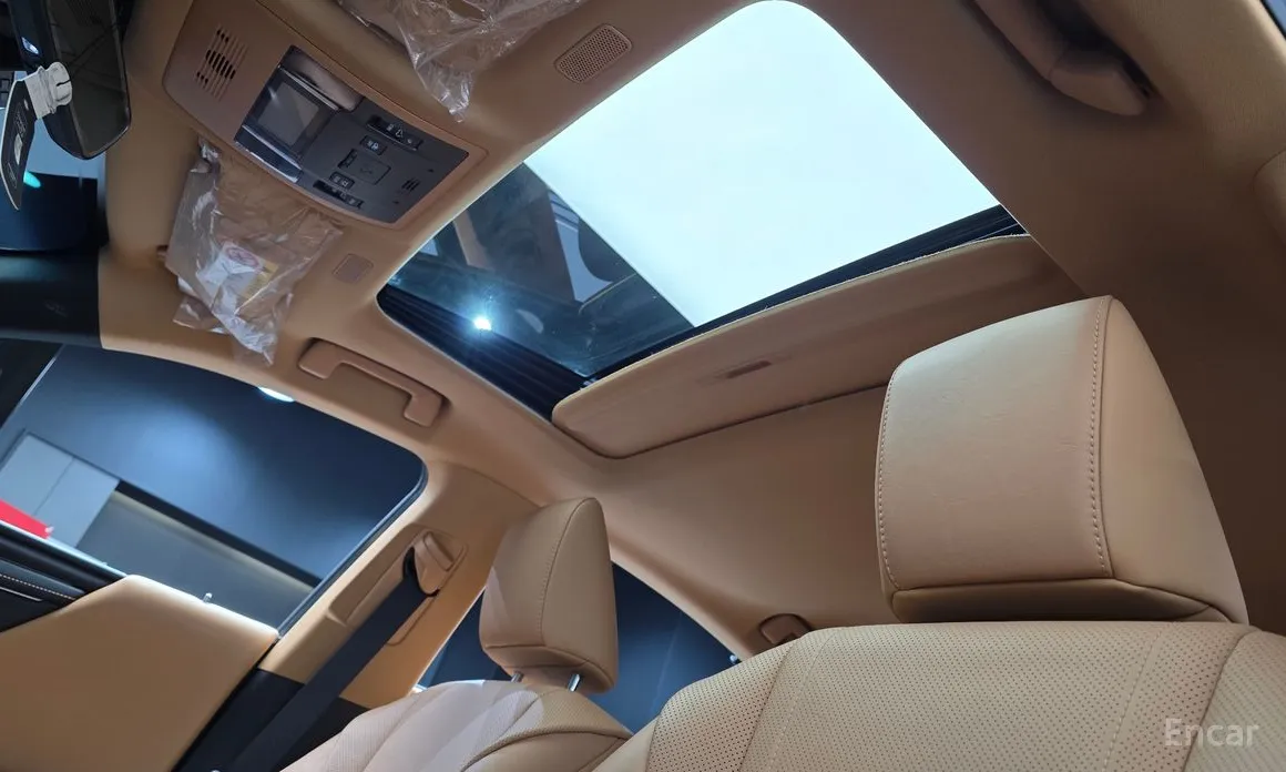 Photo 19 - Lexus ES