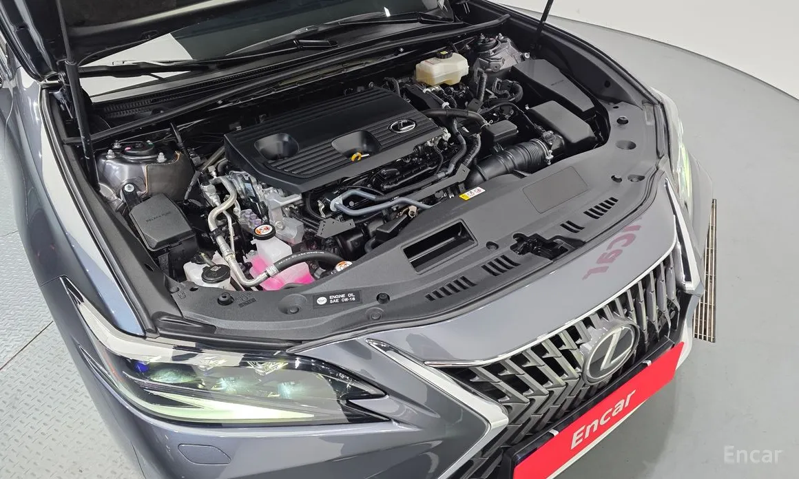 Photo 6 - Lexus ES