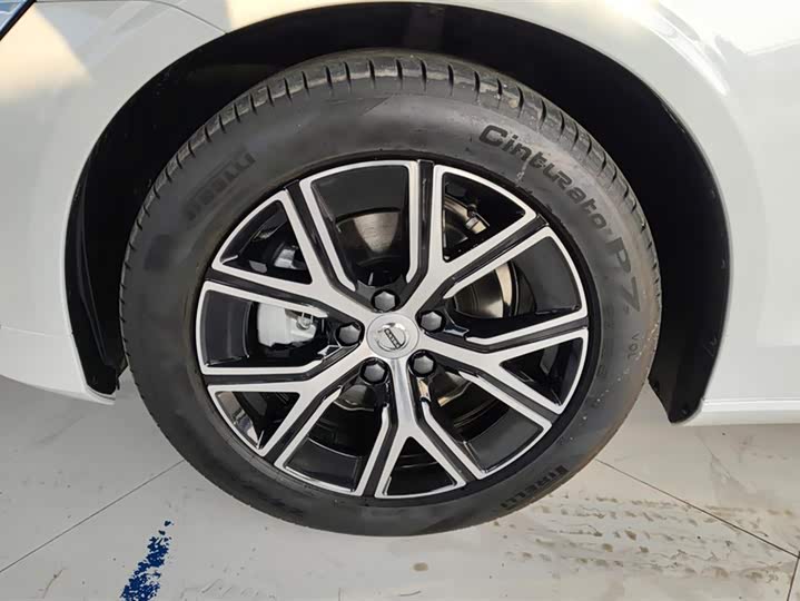Volvo S60 2026 2026款 B4 智逸豪华版