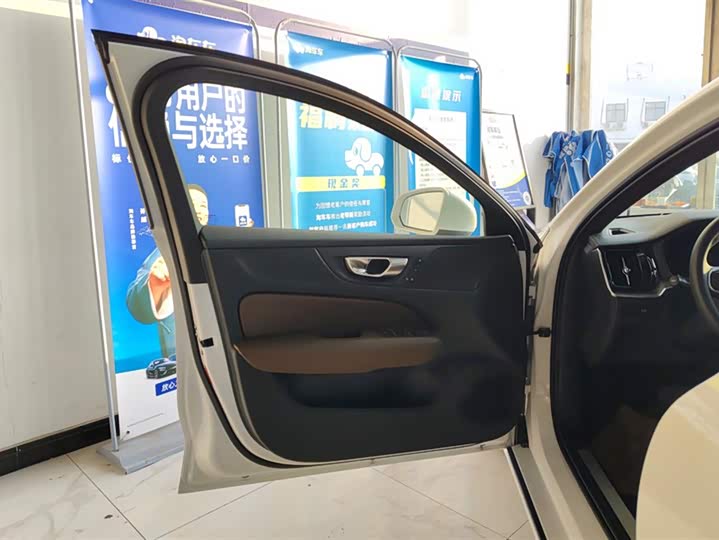 Volvo S60 2026 2026款 B4 智逸豪华版