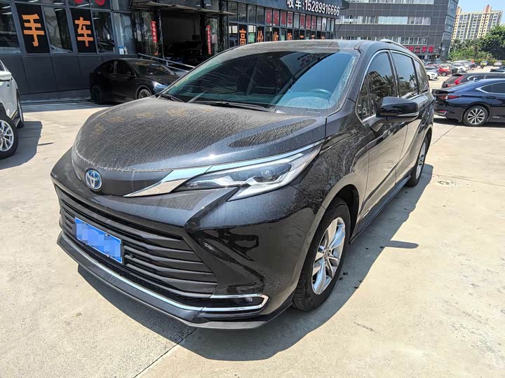 Фото 1 - Toyota Sienna