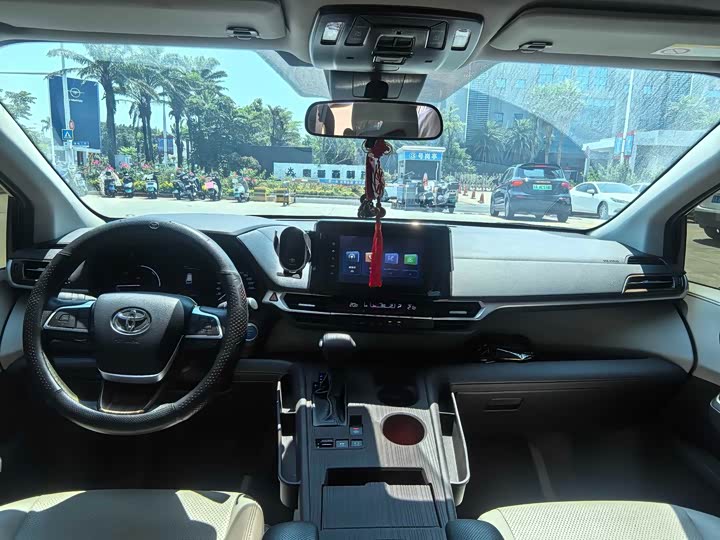 Фото 6 - Toyota Sienna