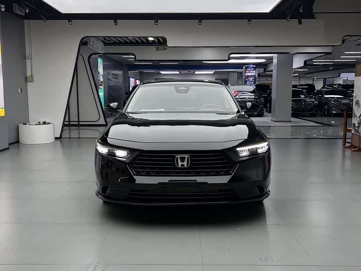 Фото 2 - Honda Accord